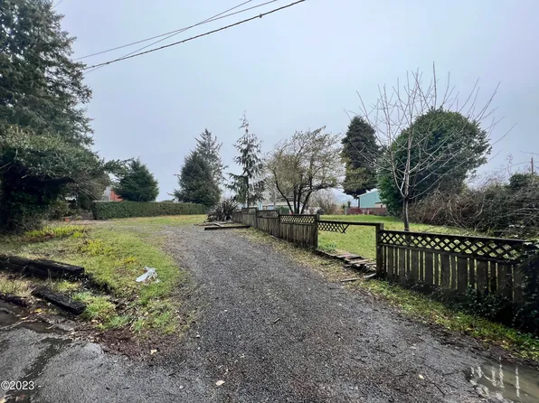 1133 SE Harmony Ln, Waldport, OR 97394