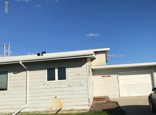 407 1st Ave SE, Bowman, ND 58623