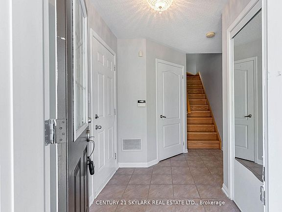 5th image of 920 Deverell Pl