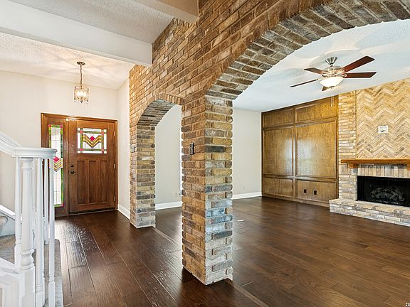 5th image of 3715 CASTLE CREST ST