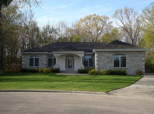 224 Shady Ridge Ct, Wrightstown, WI 54180