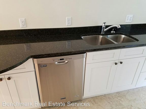 3rd image of 1343 Colonial Dr
