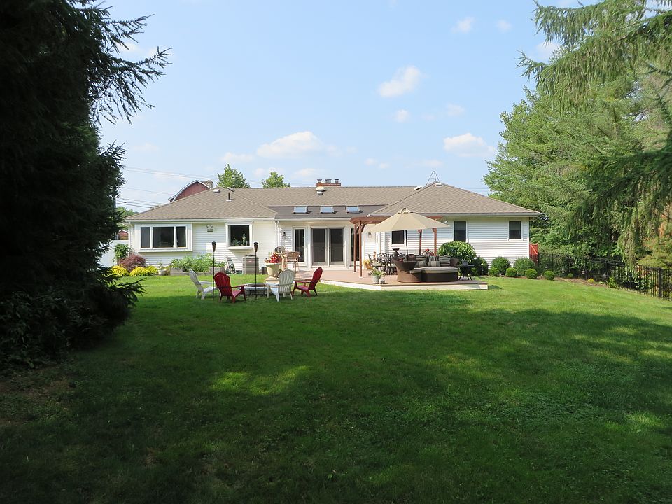 2nd image of 190 Parmelee Hill Rd