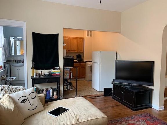 4th image of 2202 N California Ave #2F