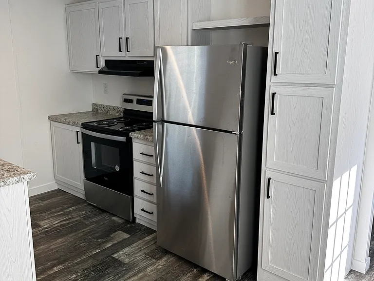 379 NE Chestnut Ave — Photo 8