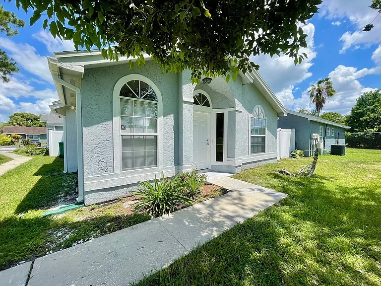313 San Gabriel St — Photo 3