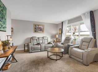 609 Market St S APT 8, Shakopee, MN 55379