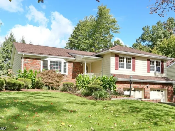 61 Fern Pl, Paramus Boro, NJ 07652