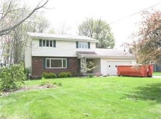 735 Christy Rd, Hermitage, PA 16148