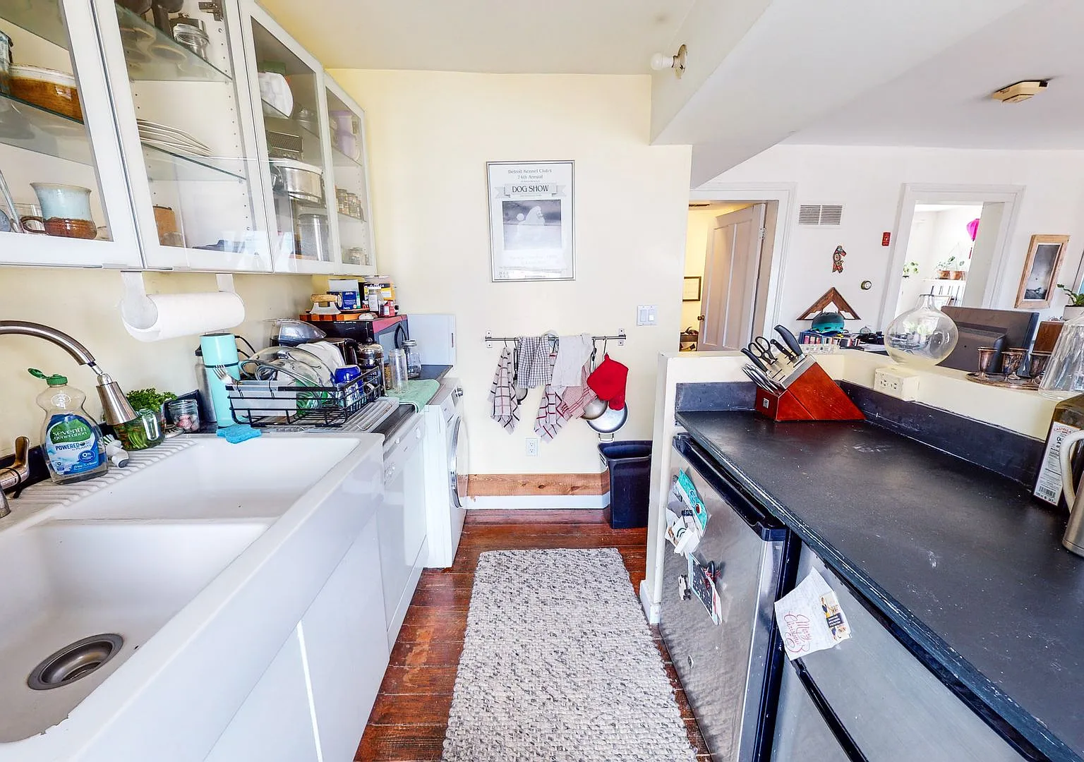 Luxuriously Remodeled 1BR Suite in East Rock | Designer Island Kitchen | Steps to Yale SOM — Photo 1