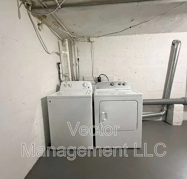 1160 Whitney Ave E — Photo 9
