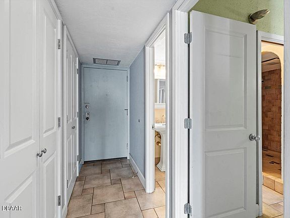 5th image of 925 N Halifax Ave APT 1104