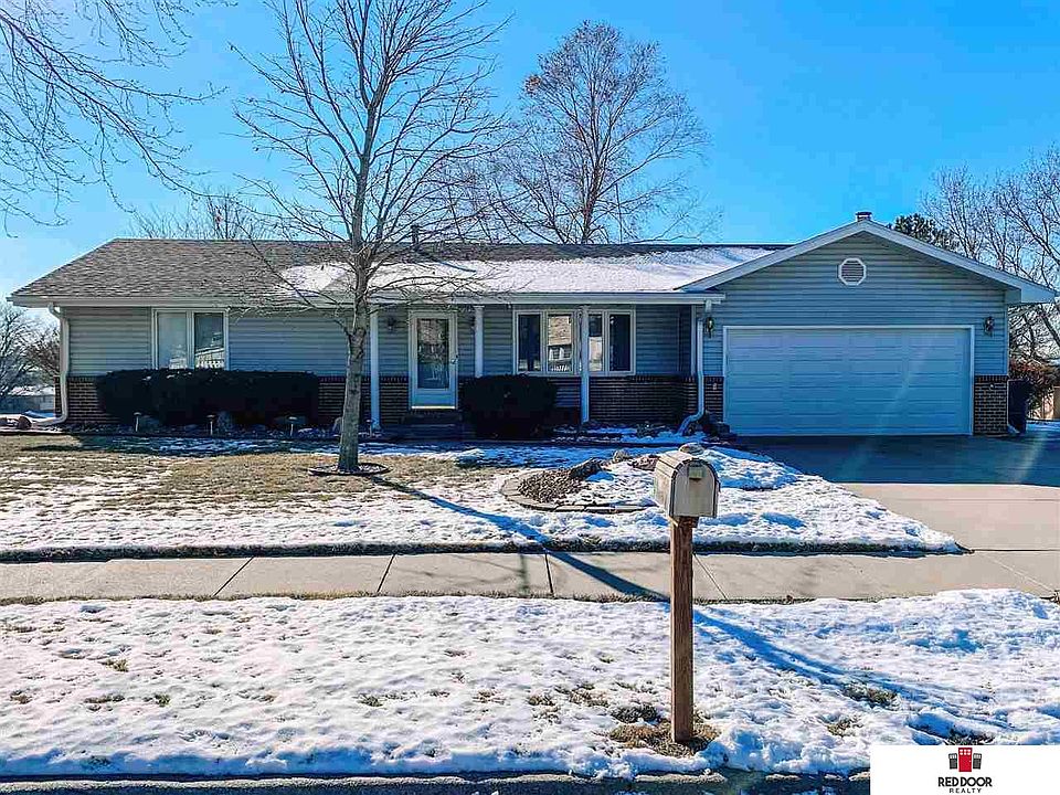 1st image of 4921 Blackbird Ln