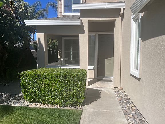 2nd image of 1115 Dahlia Ct