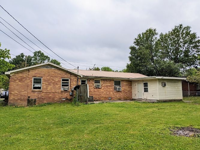 2nd image of 417 Hillwood Rd