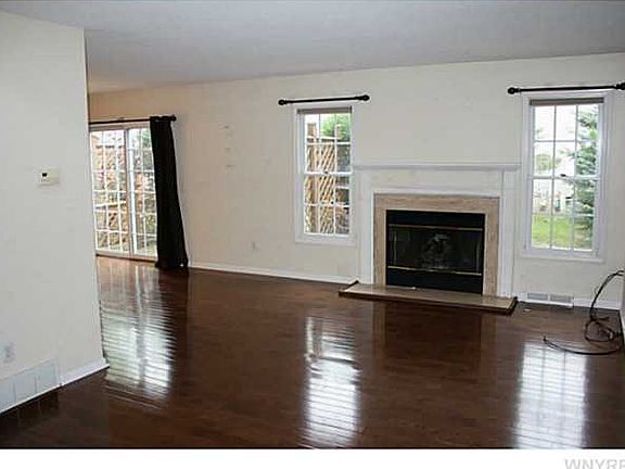3rd image of 364 Forest Edge Dr