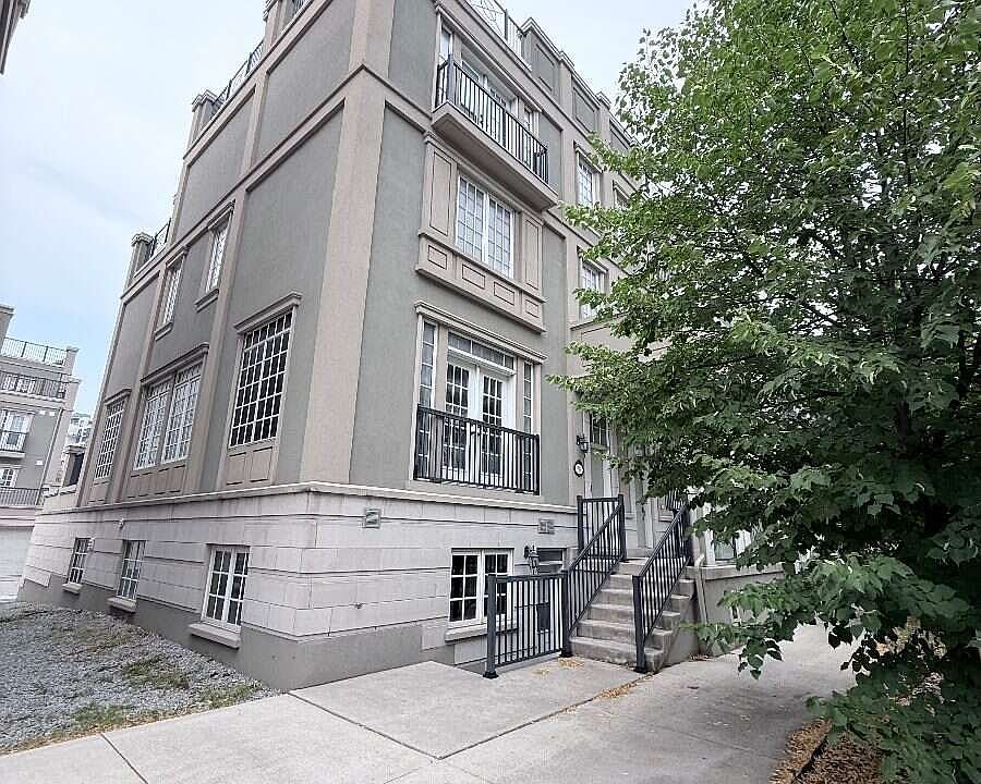 1st image of 28 Upper Duke Cres