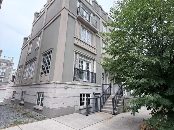 28 Upper Duke Cres, Markham, ON L6G 0C3