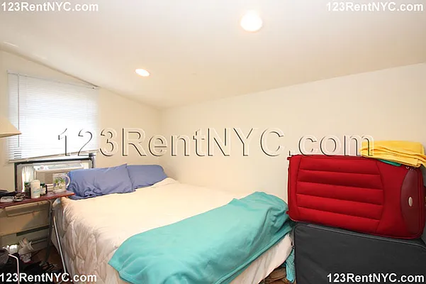 Rented by Chartwell Manhattan Realty | media 15