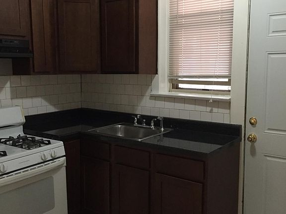 3rd image of 832 W Sunnyside Ave #2
