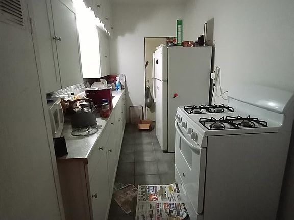 3rd image of 2215 Thomas Blvd