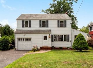 25 Bennington Rd, Livingston, NJ 07039