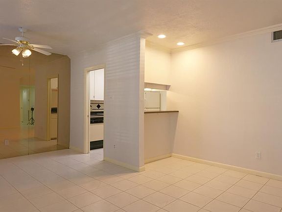 2nd image of 2824 Briarhurst Dr APT 7