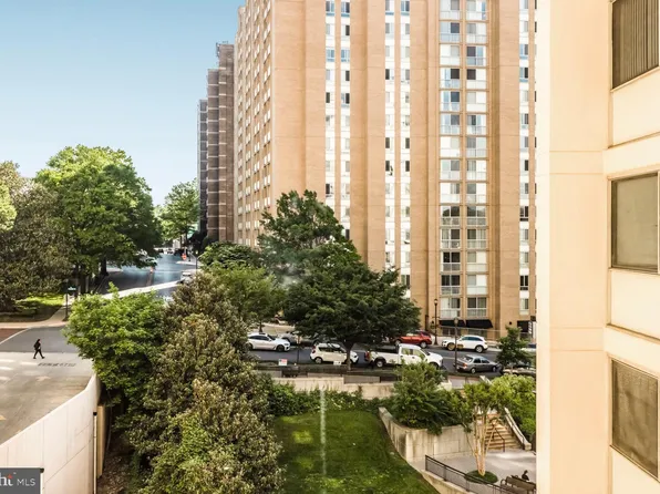 4515 Willard Ave APT 1020S, Chevy Chase, MD 20815