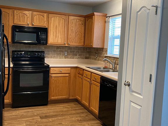 4th image of 214 Fox Creek Blvd