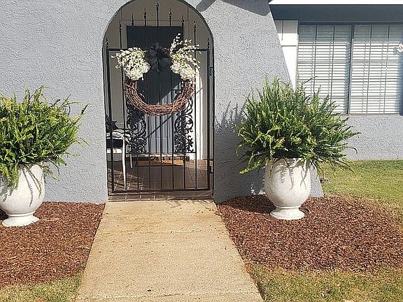 2nd image of 131 Natchez Dr