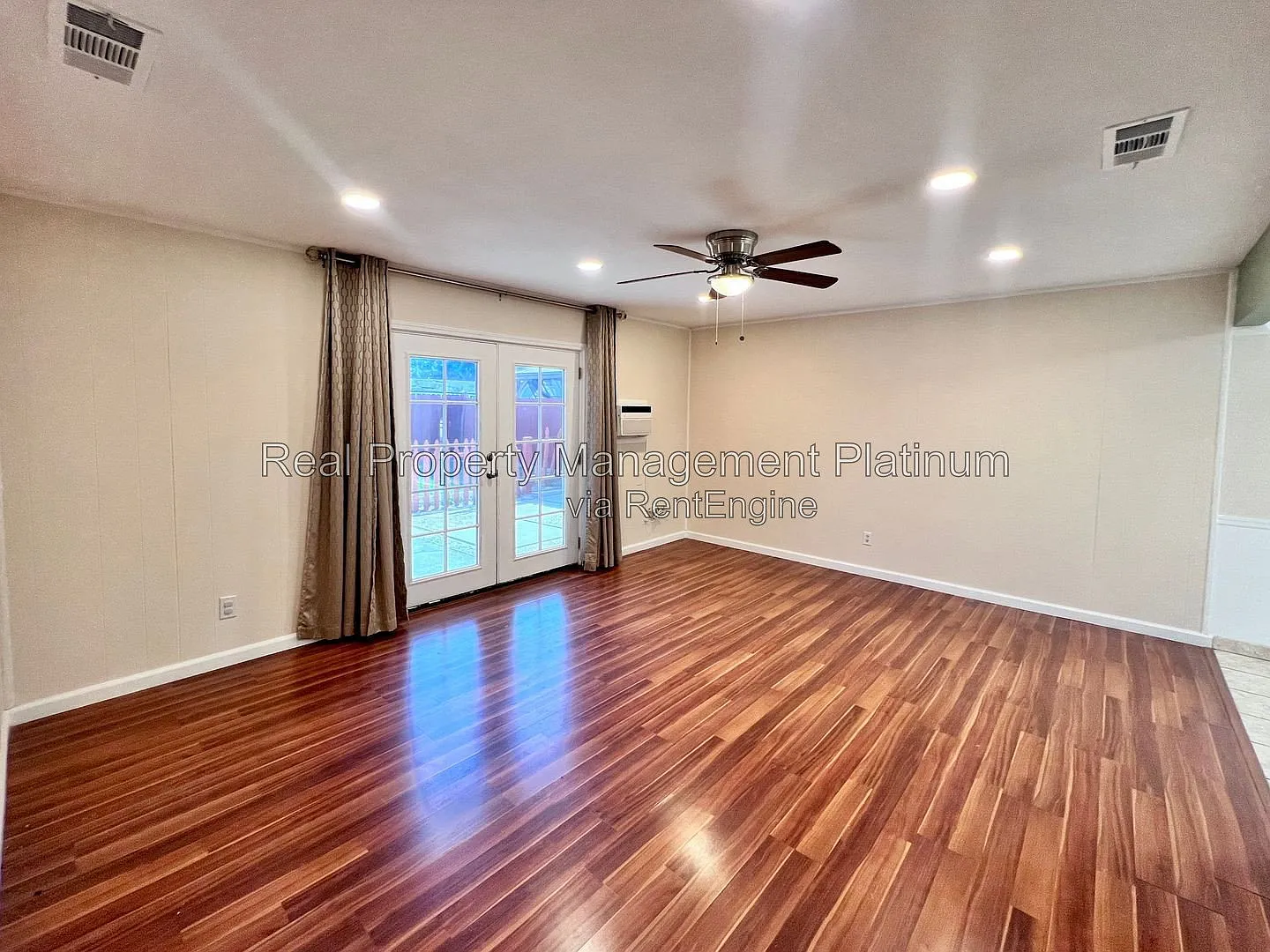 3 bed, 2.0 bath, 1155 sqft, $2,295 — Photo 3