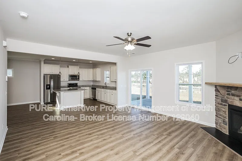 5 bed, 3.0 bath, 2254 sqft, $2,375 — Photo 3