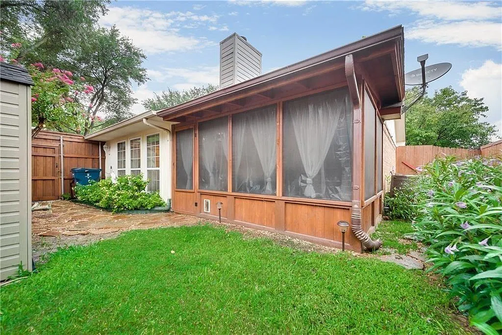 2 bed, 1098 sqft, $1,900 — Photo 3