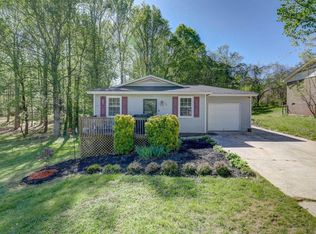 136 Oak Hill Dr, Greenville, SC 29617