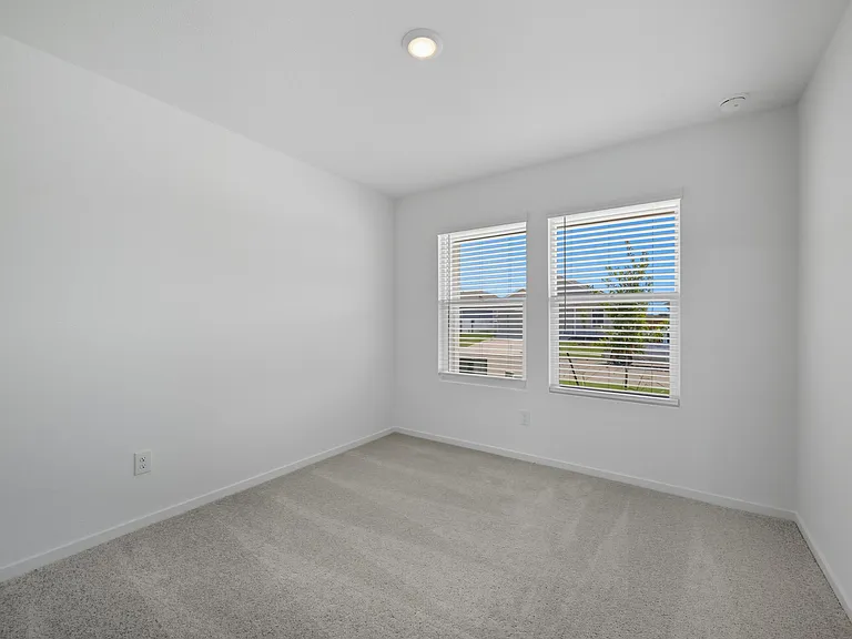 638 Montclaire Ave — Photo 9
