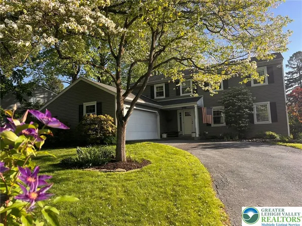 1177 Clearview Cir, Allentown, PA 18103