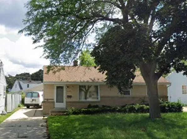 8105 W Colfax Ct, Milwaukee, WI 53218