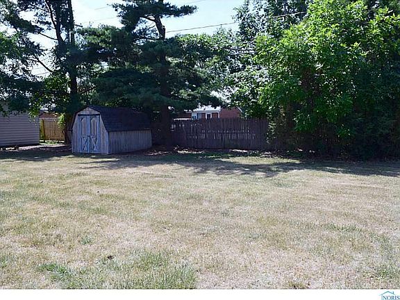 4th image of 3220 Radford Dr