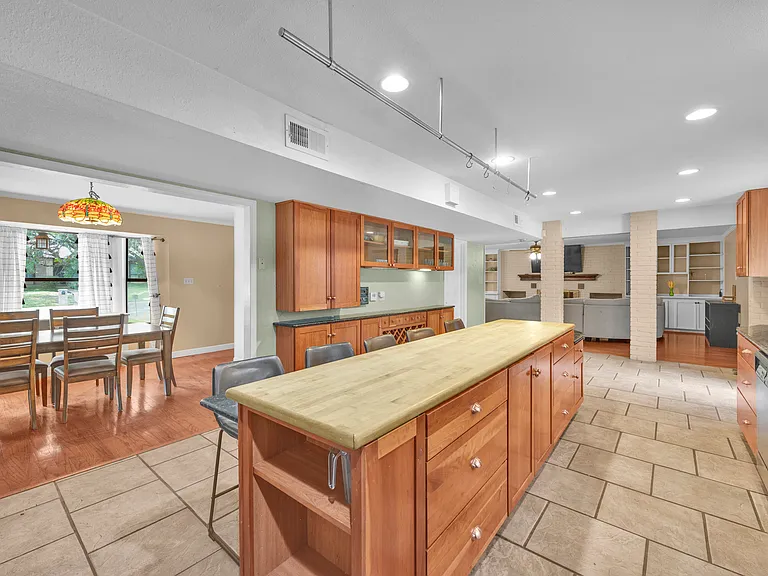 2947 Burnt Oak St — Photo 9