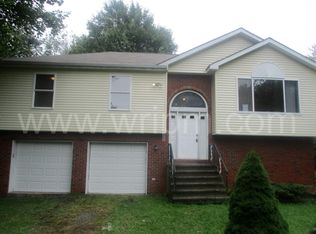 1266 Glade Dr, Long Pond, PA 18334