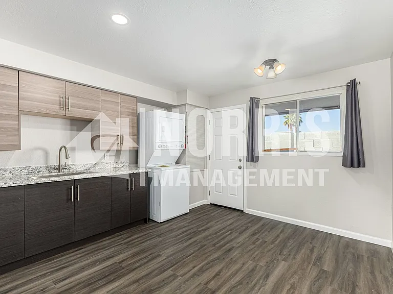 803 N Park Ave — Photo 8