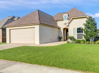 208 Golden Cypress Dr, Youngsville, LA 70592