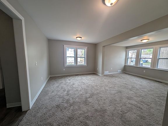 3rd image of 611 24th Ave N