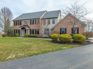 17 Harvest Gln, Pittsford, NY 14534