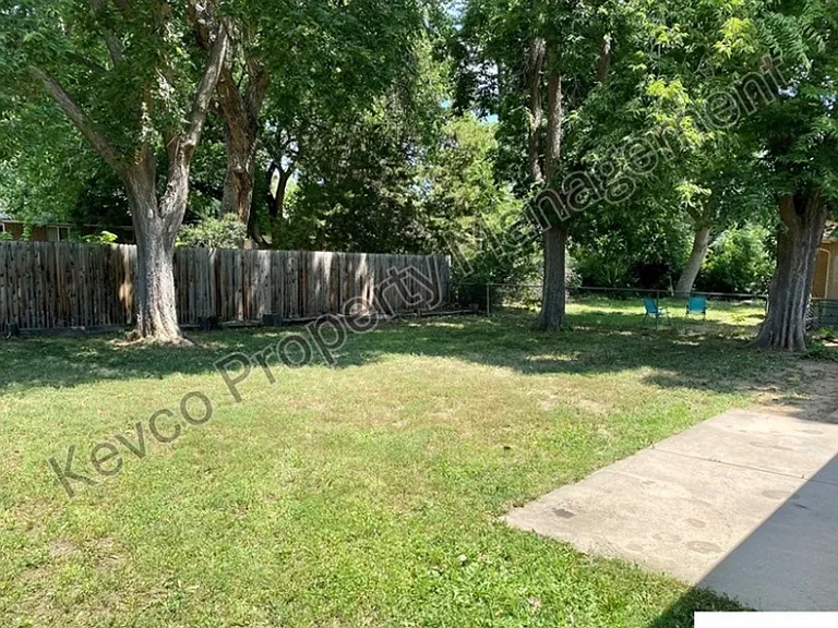 1940 W Lake St — Photo 15