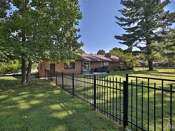2nd image of 124 Drake Ct