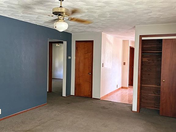 5th image of 105 Debra Ln