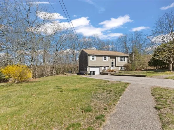 16 Monroe Dr, Coventry, RI 02816