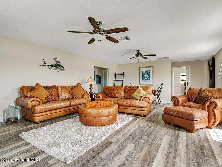 250 E Central Blvd — Photo 16