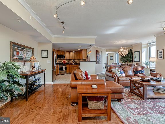3rd image of 2220 Fairfax Dr APT 511